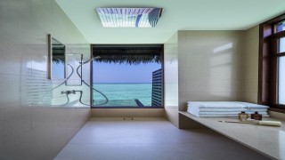 ReethiRah GrandWaterVilla Shower