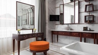 King Deluxe bathrooom