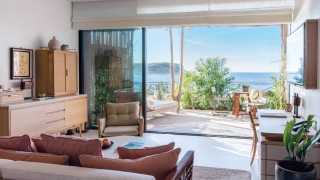 Living room with terrace view to the bay SixSenses