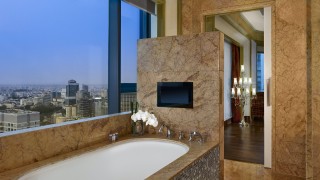 The Reverie Saigon Grand Deluxe Twin Room Bathroom