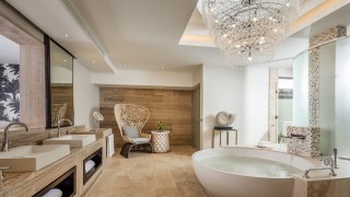 Presidential Suite Master Bathroom