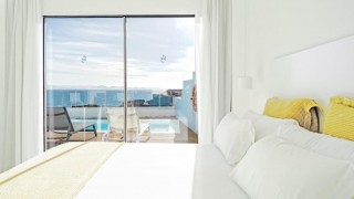 villa bedroom1